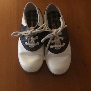 Girls saddle shoes